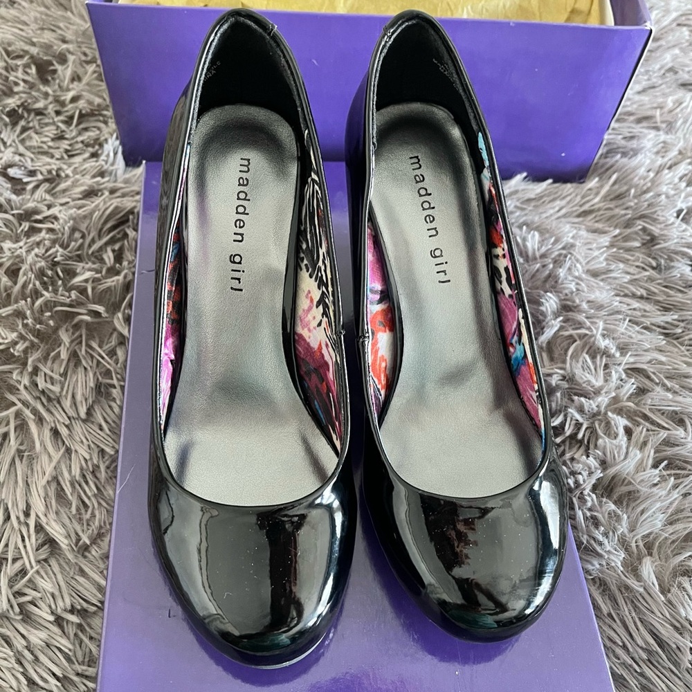 Madden girl wedge pump